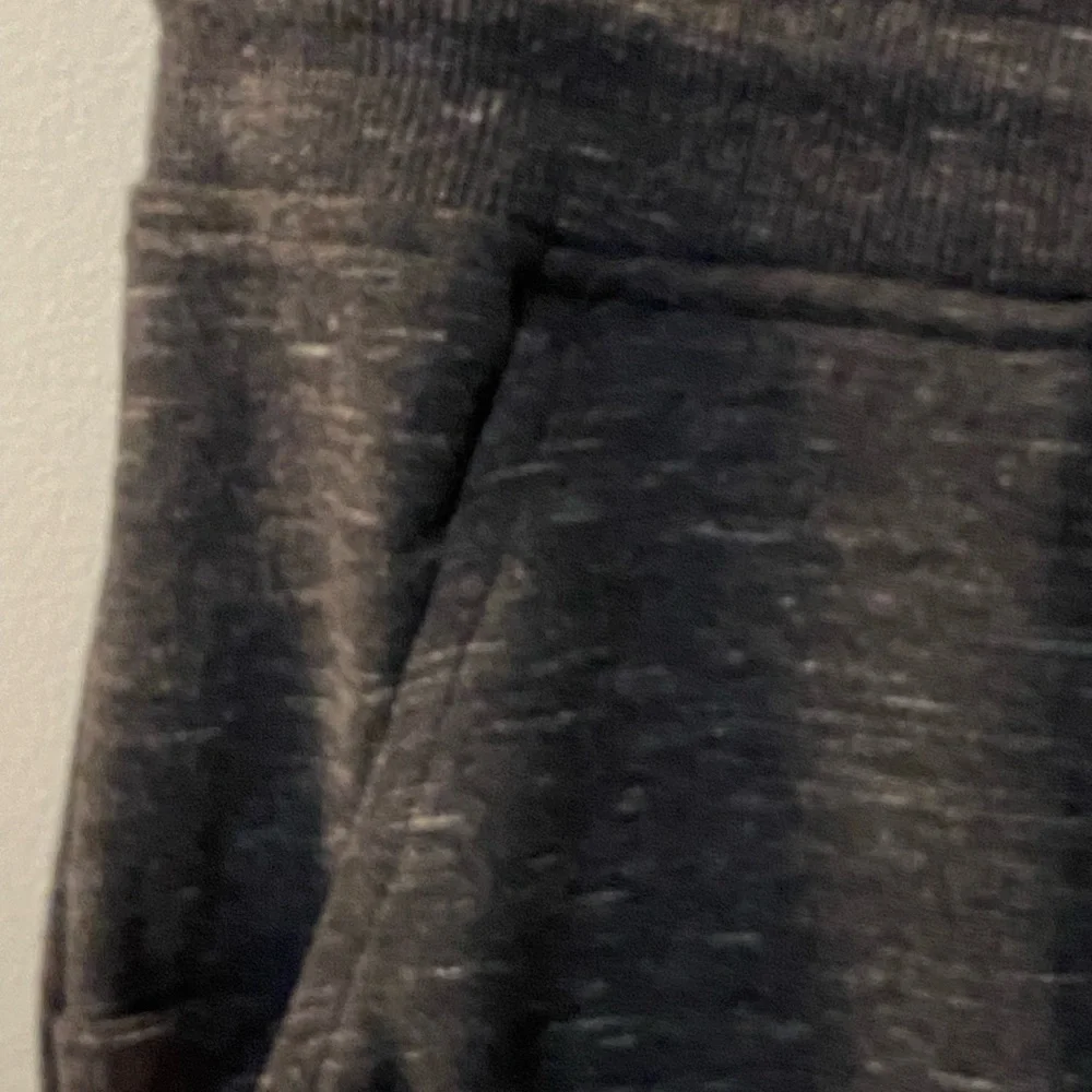 Rebel Canyon charcoal heather joggers size large. Pockets with tapered leg. New